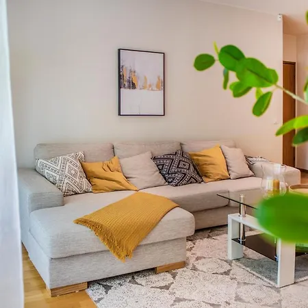Διαμέρισμα Cozy City Flat With Sauna & Free Parking *