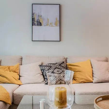 Cozy City Flat With Sauna & Free Parking Διαμέρισμα *